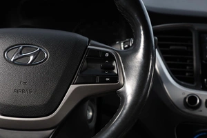 Седан Hyundai Solaris 2017 года, 1349000 рублей, Новосибирск