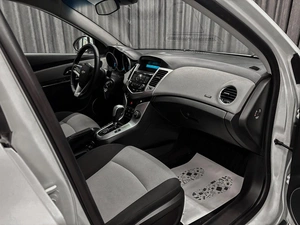 Седан Chevrolet Cruze 2012 года, 699000 рублей, Красноярск