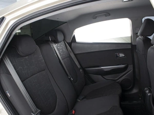 Седан Kia Rio 2013 года, 890000 рублей, Омск