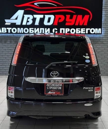 Минивэн Toyota Isis 2012 года, 1297000 рублей, Красноярск