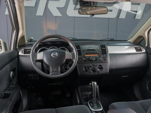 Хетчбэк Nissan Tiida 2010 года, 729000 рублей, Сургут