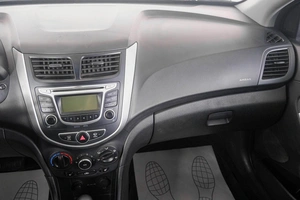 Седан Hyundai Solaris 2013 года, 869000 рублей, Кемерово