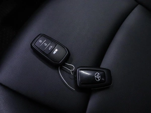 Внедорожник Toyota RAV4 2021 года, 3630000 рублей, Красноярск