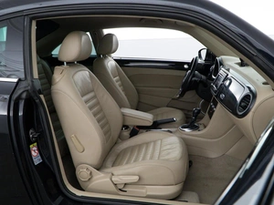 Хетчбэк Volkswagen Beetle 2014 года, 1599050 рублей, Москва