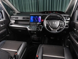 Минивэн Honda Stepwgn Spada 2017 года, 2459000 рублей, Тюмень