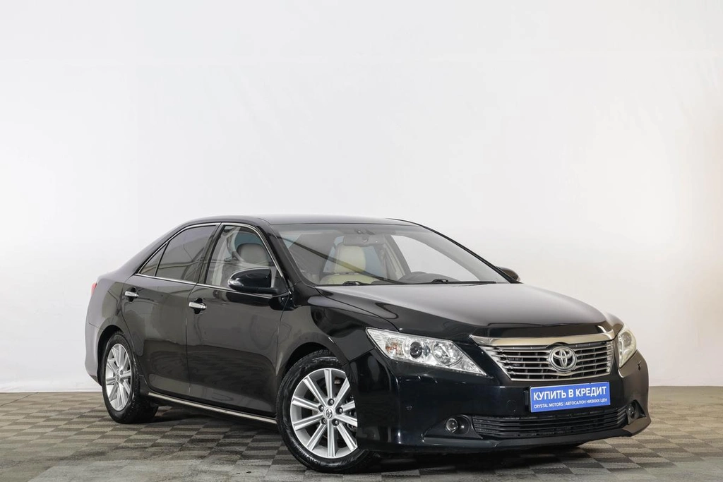 Седан Toyota Camry 2011 года, 1759000 рублей, Тюмень