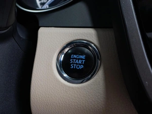 Седан Toyota Camry 2018 года, 3199000 рублей, Тюмень