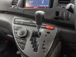 Минивэн Toyota Isis 2010 года, 1299000 рублей, Красноярск