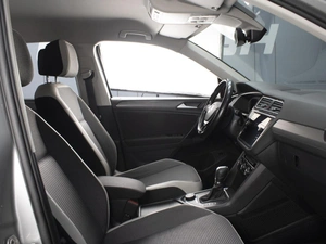 Внедорожник Volkswagen Tiguan 2018 года, 2160000 рублей, Омск