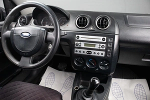 Хетчбэк Ford Fiesta 2005 года, 319000 рублей, Оренбург