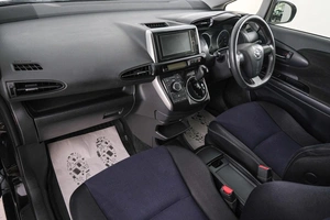 Минивэн Toyota Wish 2012 года, 1249000 рублей, Красноярск