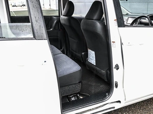 Минивэн Toyota Sienta 2015 года, 1319000 рублей, Кирилловка