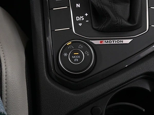 Внедорожник Volkswagen Tiguan 2018 года, 2799000 рублей, Ростов-на-Дону
