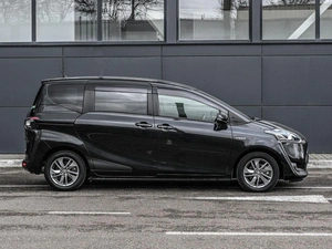 Минивэн Toyota Sienta 2018 года, 1829000 рублей, Кирилловка