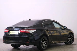 Седан Toyota Camry 2018 года, 2749000 рублей, Омск