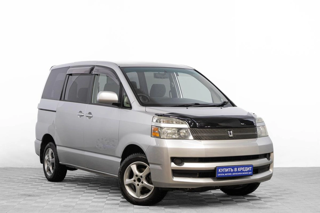 Минивэн Toyota Voxy 2005 года, 1319000 рублей, Барнаул