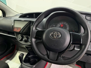 Хетчбэк Toyota Vitz 2018 года, 799000 рублей, Красноярск
