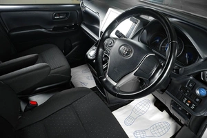 Минивэн Toyota Noah 2018 года, 2529000 рублей, Тюмень