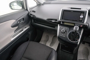 Минивэн Toyota Wish 2011 года, 1449000 рублей, Красноярск