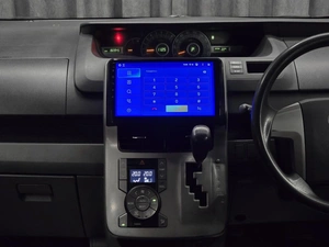 Минивэн Toyota Voxy 2009 года, 1420000 рублей, Красноярск