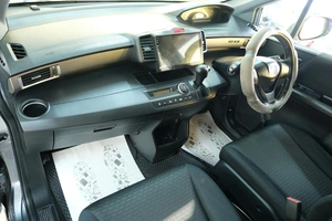 Минивэн Honda Freed 2011 года, 1249000 рублей, Омск