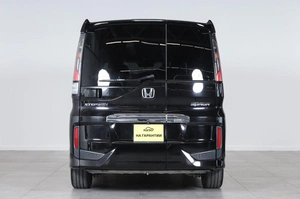 Минивэн Honda Stepwgn Spada 2017 года, 1999000 рублей, Новосибирск