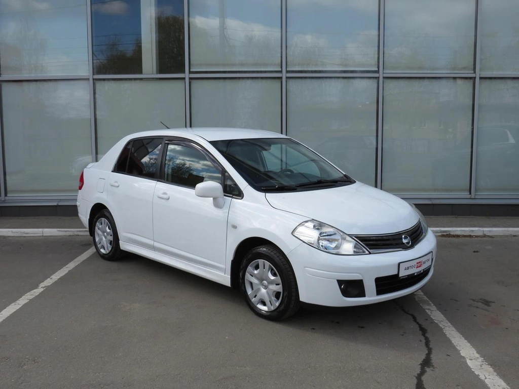 Седан Nissan Tiida 2011 года, 675000 рублей, Брянск