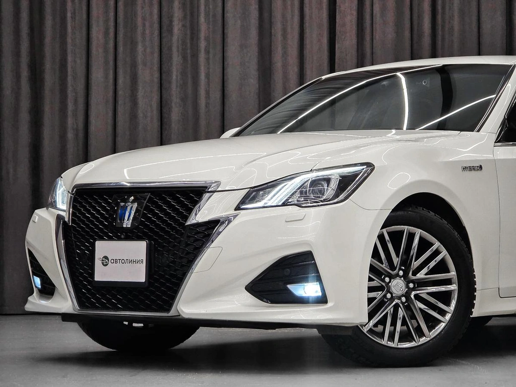 Седан Toyota Crown 2015 года, 2999000 рублей, Красноярск
