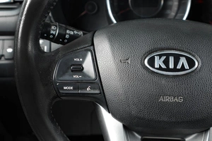 Седан Kia Rio 2012 года, 999000 рублей, Тюмень