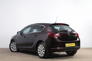 Хетчбэк Opel Astra 2014 года, 989000 рублей, Новосибирск