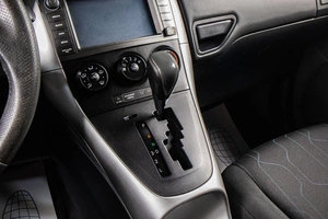Хетчбэк Toyota Auris 2011 года, 1009000 рублей, Сургут