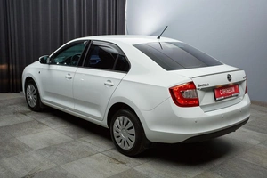 Лифтбек Skoda Rapid 2015 года, 947000 рублей, Красноярск