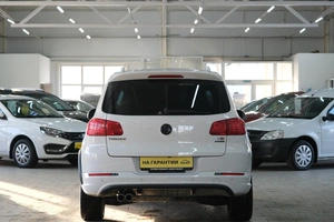 Внедорожник Volkswagen Tiguan 2013 года, 899000 рублей, Омск
