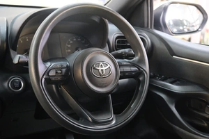 Хетчбэк Toyota Yaris 2021 года, 1289000 рублей, Омск