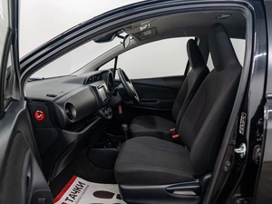 Хетчбэк Toyota Vitz 2017 года, 875000 рублей, Красноярск