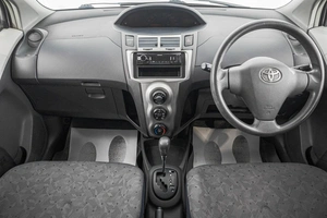 Хетчбэк Toyota Vitz 2010 года, 649000 рублей, Барнаул