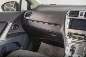 Универсал Toyota Avensis 2012 года, 1399000 рублей, Томск