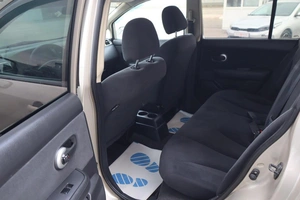 Хэтчбек Nissan Tiida 2010 года, 800000 рублей, Мирное