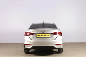 Седан Hyundai Solaris 2017 года, 1349000 рублей, Новосибирск