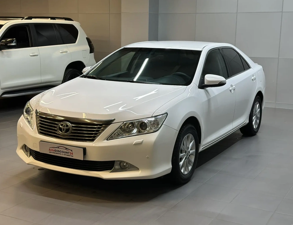 Седан Toyota Camry 2013 года, 1997000 рублей, Красноярск