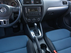 Седан Volkswagen Jetta 2013 года, 1149000 рублей, Саратов