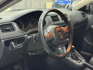 Седан Volkswagen Jetta 2012 года, 1047000 рублей, Красноярск