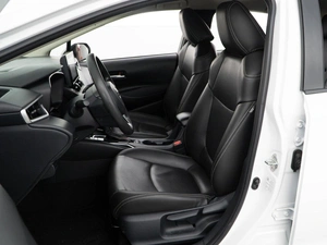 Седан Toyota Corolla 2021 года, 1998999 рублей, Москва