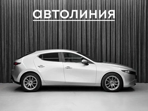 Хетчбэк Mazda 3 2021 года, 1669000 рублей, Красноярск