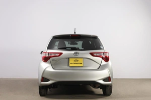 Хетчбэк Toyota Vitz 2019 года, 1249000 рублей, Новосибирск