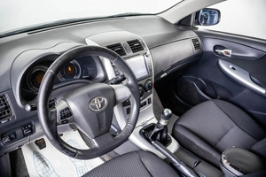 Седан Toyota Corolla 2011 года, 899000 рублей, Пермь