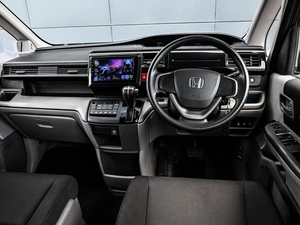 Минивэн Honda Stepwgn 2019 года, 2099000 рублей, Кирилловка