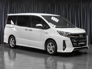 Минивэн Toyota Noah 2018 года, 2407000 рублей, Тюмень