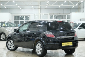 Хетчбэк Opel Astra 2014 года, 649000 рублей, Омск