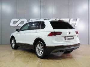 Внедорожник Volkswagen Tiguan 2018 года, 2750000 рублей, Воронеж